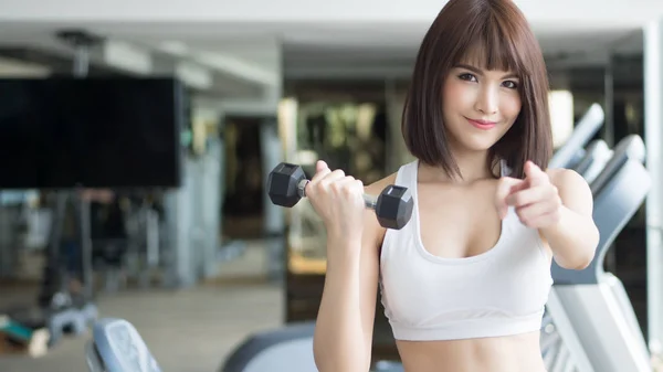 Saludable Fuerte Mujer Fitness Mirando Señalando Usted Retrato Mujer Fitness —  Fotos de Stock