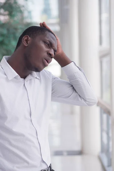 Homem Africano Infeliz Fracassado Encolhendo Ombros Com Problema Retrato Homem — Fotografia de Stock