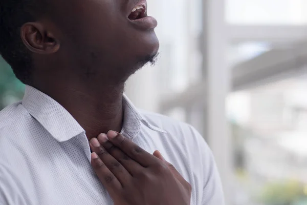 Homem Africano Doente Com Dor Garganta Retrato Homem Negro Doente — Fotografia de Stock