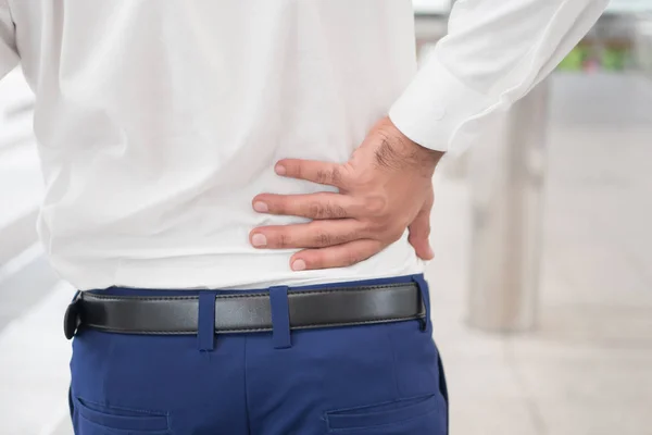 Enfermo Hombre Asiático Enfermo Que Sufre Dolor Espalda Problema Columna —  Fotos de Stock