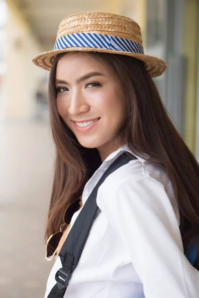 Happy Asian Chinese Traveler Smiling Portrait Chinese Asian Tourist Hat — Stock Photo, Image