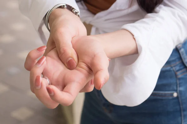 Mujer Enferma Con Dolor Dedo Gatillo Retrato Mujer Asiática Enferma — Foto de Stock