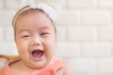 mutlu sevimli bebek kız gülmek tatlı