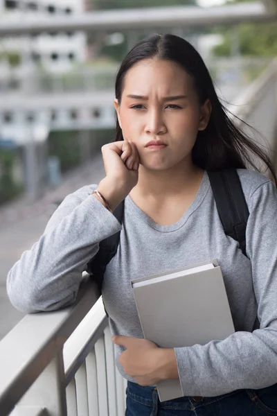 Portret Van Gestresste Ernstige Pensive Attente Aziatische Vrouw Student Denken — Stockfoto