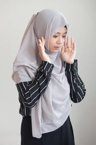 Junge Moderne Asiatische Muslimin Mit Islamischer Gebetshand Konzept Des Ramadans — Stockfoto