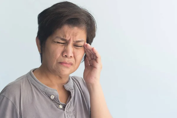 Enfermo Asiático Mayor Mujer Sufriendo Migraña Dolor Cabeza —  Fotos de Stock