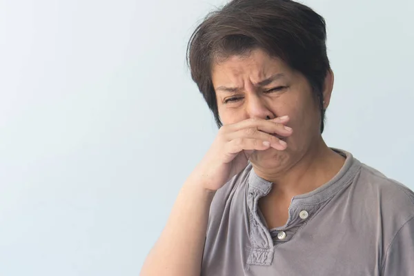 Wanita Senior Sakit Mendapatkan Dingin Atau Flu Dengan Hidung Berair — Stok Foto
