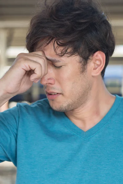 Zieke Stressvolle Depressieve Man Die Lijdt Aan Hoofdpijn — Stockfoto