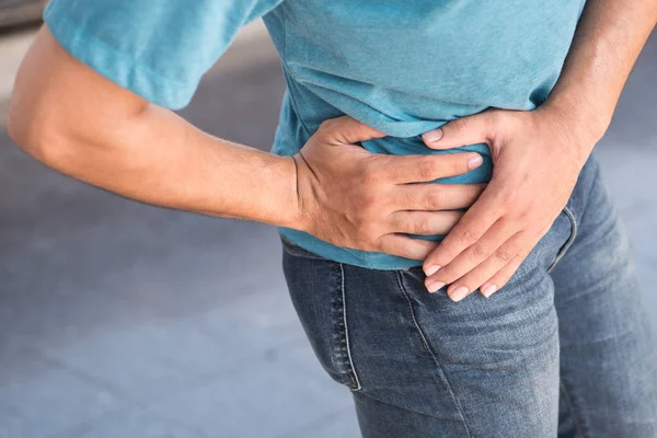 Verletzter Mann Mit Schmerzen Becken Oder Hüftgelenk — Stockfoto