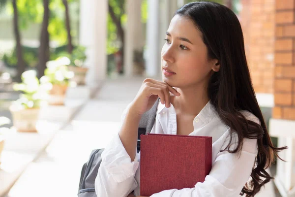 College Woman Student Thinking Planning Her Post Gratuation Future — Stock Photo, Image