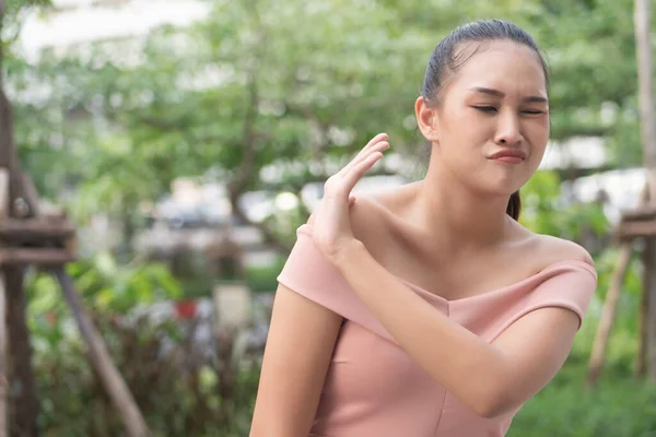 Rejecting Woman Saying Stop Halt Hand Gesture — Stock Photo, Image