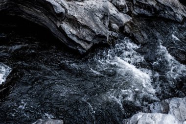 Koyu mavi şelale dalga su arka plan doku soyut