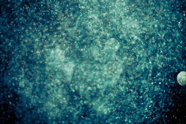 Bokeh 'te noel arkaplanı deseni soyut ışık parıldayan yıldızlar. simli klasik ışık arkaplanı