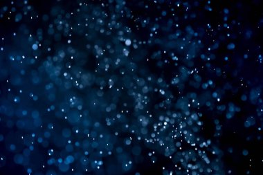 Bokeh 'te noel arkaplanı deseni soyut ışık parıldayan yıldızlar. simli klasik ışık arkaplanı