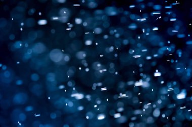 Bokeh 'te noel arkaplanı deseni soyut ışık parıldayan yıldızlar. simli klasik ışık arkaplanı