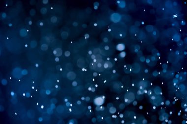 Bokeh 'te noel arkaplanı deseni soyut ışık parıldayan yıldızlar. simli klasik ışık arkaplanı