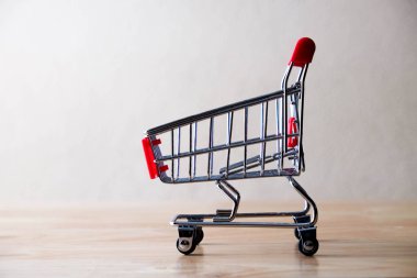 mini alışveriş sepeti sevgilisi ya da Alışverişkoliğin kavramı