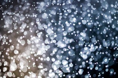 Bokeh 'te noel arkaplanı deseni soyut ışık parıldayan yıldızlar. simli klasik ışık arkaplanı