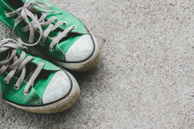 yeşil ayakkabı, spor ayakkabı filtre etkisi retro vintage tarzı ile