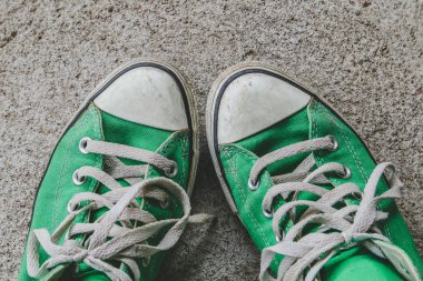 yeşil ayakkabı, spor ayakkabı filtre etkisi retro vintage tarzı ile