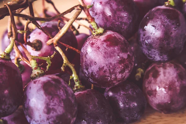 filtre etkisi retro vintage tarzı ile ahşap üzerine üzüm