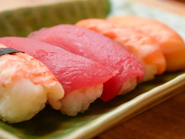 Japoński Żywności Łososia Tuńczyka Pyszne Sushi — Zdjęcie stockowe