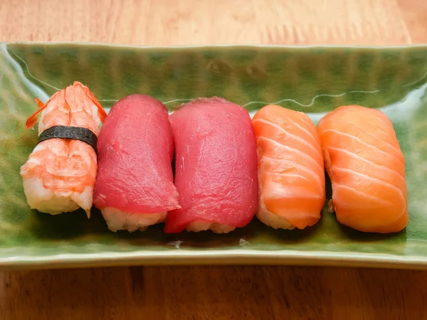 Japoński Żywności Łososia Tuńczyka Pyszne Sushi — Zdjęcie stockowe