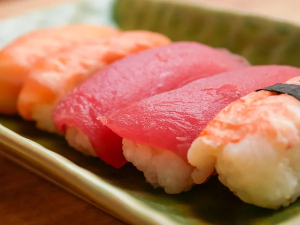 Japansk Mat Lax Och Tonfisk Sushi Läckra — Stockfoto