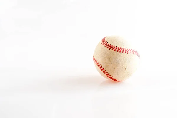Sport Utrustning Gamla Baseball Vit Bakgrund — Stockfoto