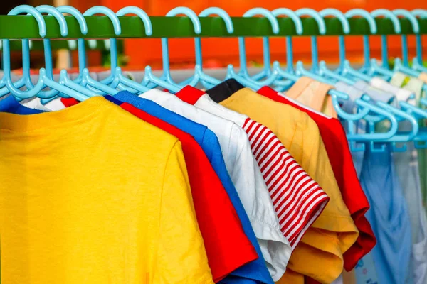 Suche Kolorowe Ubrania Słońcu — Zdjęcie stockowe