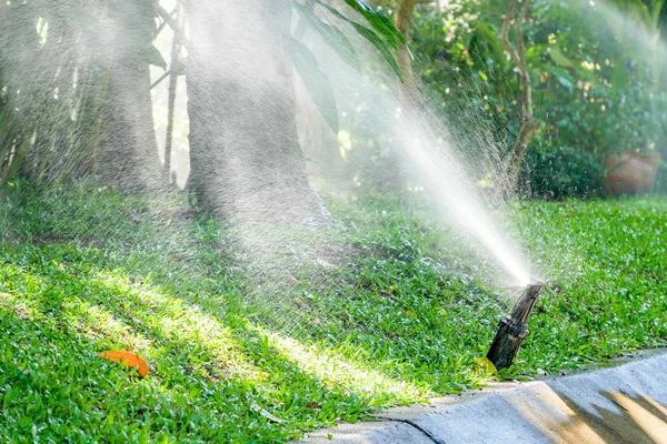 Système Eau Springer Dans Jardin — Photo