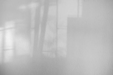 Blackboard doku beyaz soyut pencere gölge, bakış açısı ile boş duvar