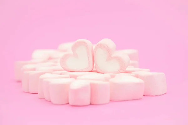 Rosa Ouvir Marshmallow Doces Corações Marshmallow Fundo Rosa Presente Dia — Fotografia de Stock