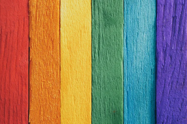 デザインのための虹フラグ木板テクスチャの背景 — ストック写真