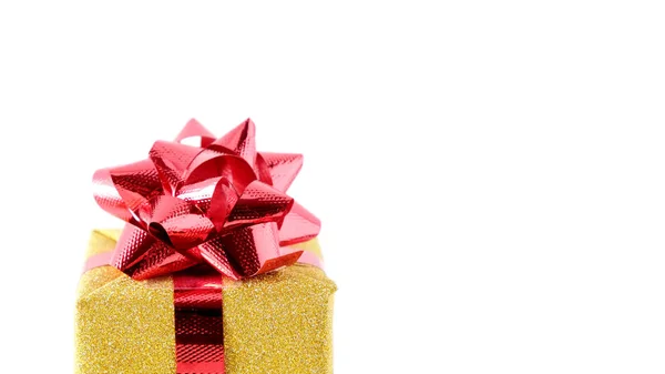 Caixa de presente de Natal com fita vermelha — Fotografia de Stock