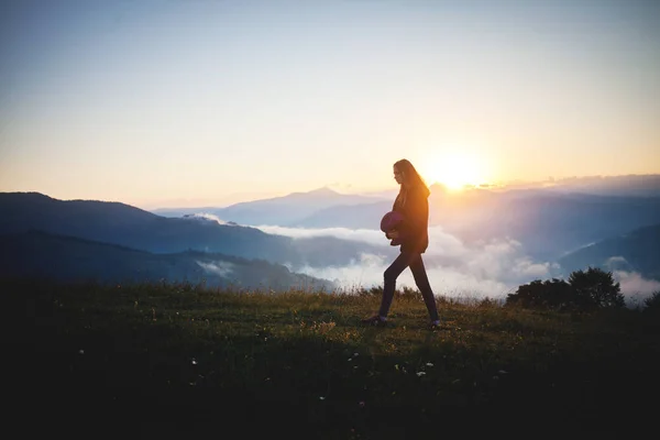 Ragazza Sola Montagna — Foto Stock