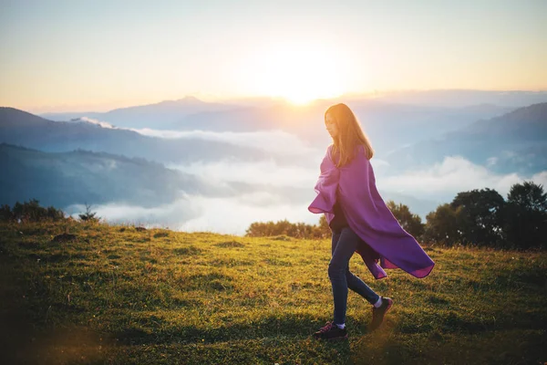 Ragazza Adolescente Montagna — Foto Stock