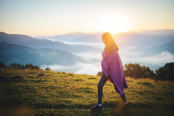 Ragazza Adolescente Montagna — Foto Stock