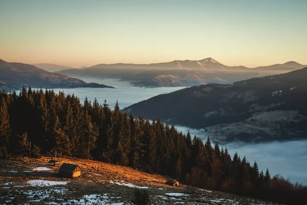 Şaşırtıcı Sabah Dağ Manzarası — Stok fotoğraf