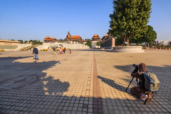 Guangzhou China January 2015 Unidentified Tourists Visit See Take Picture — Stock Photo, Image