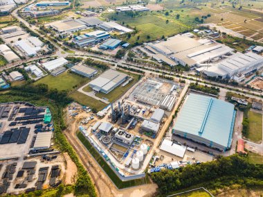 Şantiye ve geliştirme ve fabrikalar ili Rayong, Tayland için alan kamera drone üzerinden havadan görünümü