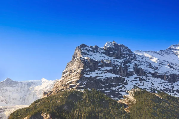 Montanha Coberta Neve Céu Azul Claro Grindelwald Suíça — Fotografia de Stock