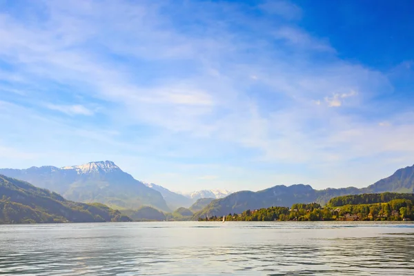 Dört Kanton Gölü Waterfront Dağ Ise Yelken Göl Güzel Doğa — Stok fotoğraf