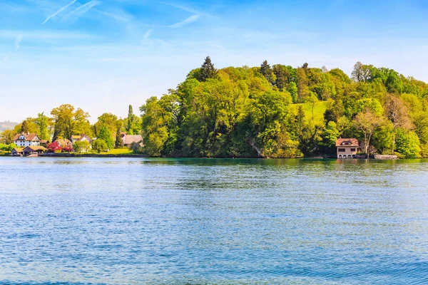 Weergave Van Prachtige Natuur Van Het Vierwoudstrekenmeer Waterkant Tijdens Het — Stockfoto