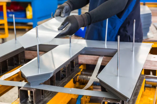 Adım Kucak Transformer Çekirdeği Silikon Çelik Levhalar Yığınlama Sırasında Üretim — Stok fotoğraf