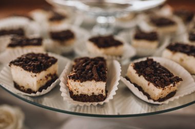 Tatlı hamur işleri. Yemek servisi. Düğün doğum günü kavramı