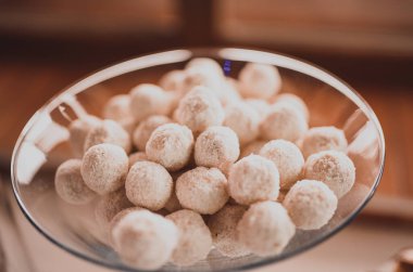 Tatlı hamur işleri. Yemek servisi. Düğün doğum günü kavramı