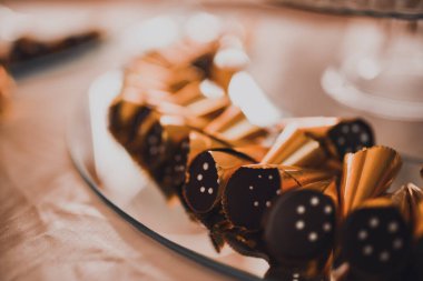 Tatlı hamur işleri. Yemek servisi. Düğün doğum günü kavramı