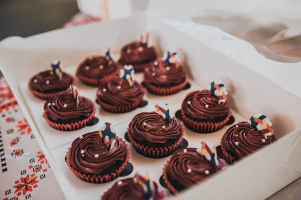 Tatlı hamur işleri. Yemek servisi. Düğün doğum günü kavramı