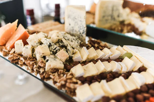 Tatlı hamur işleri. Yemek servisi. Düğün doğum günü kavramı